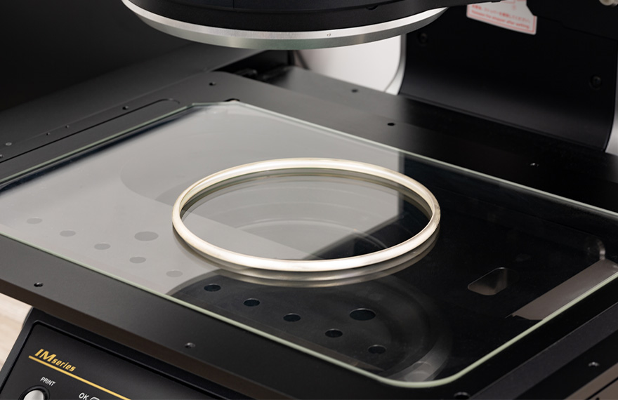 An O-Ring being measured on Ceetak's Keyence Machine